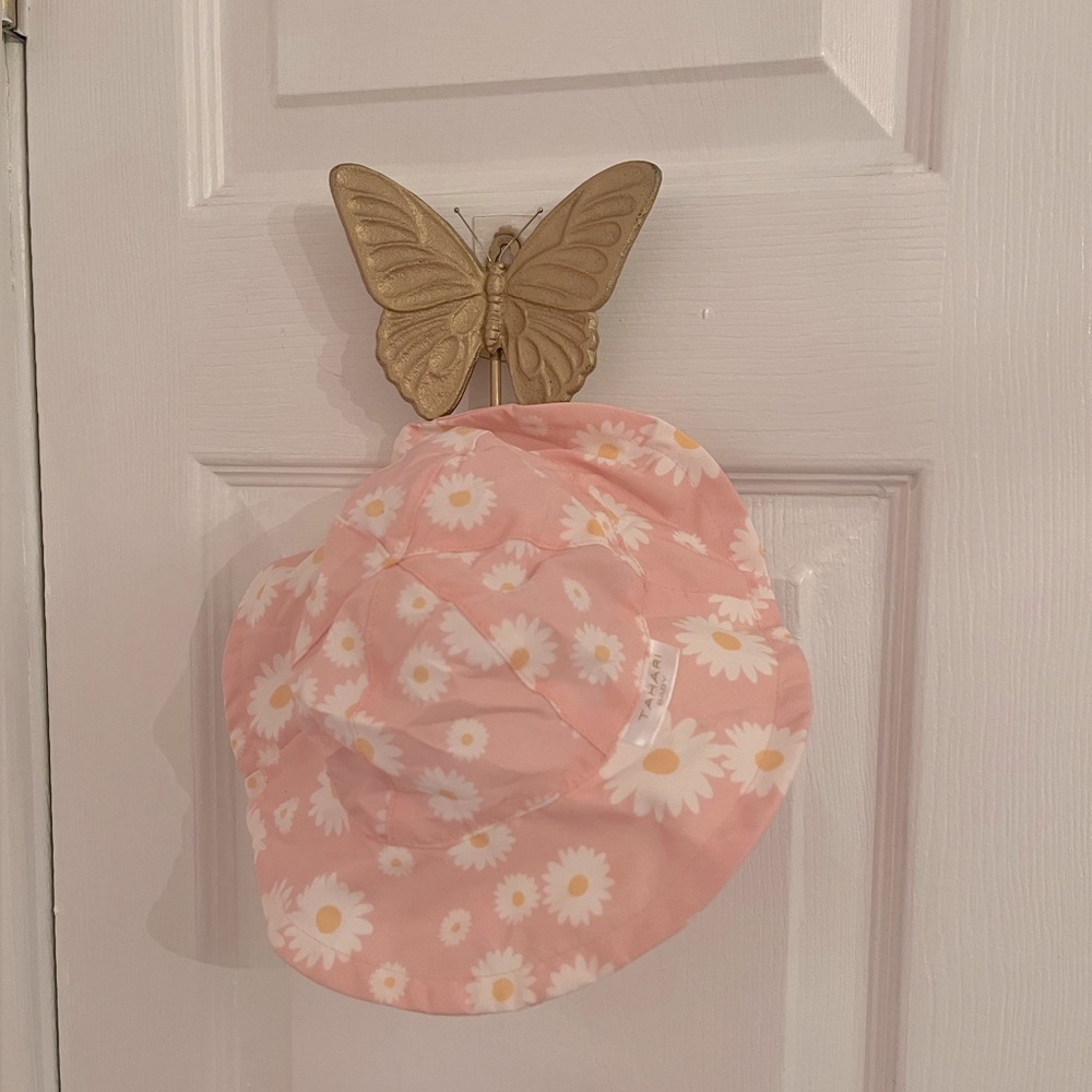 Tahari baby infant hat for sun and pool